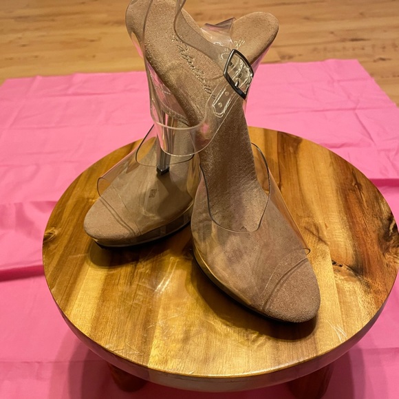 Clear pageant shoes by Fabulacous Size 8 with 4” Heel with tan soles - Picture 8 of 15